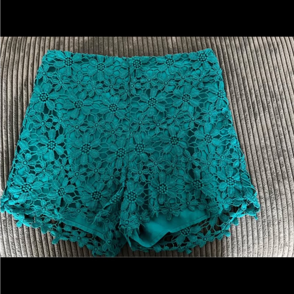 Hollister green lace Floral Shorts